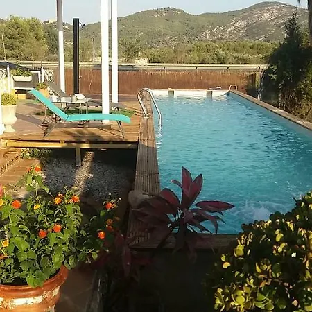 Angeles Piscine Privee 16 Pers Bed & Breakfast